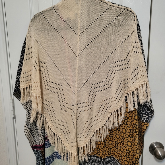 Anthropologie-Angel of the North Shawl - Picture 7 of 7